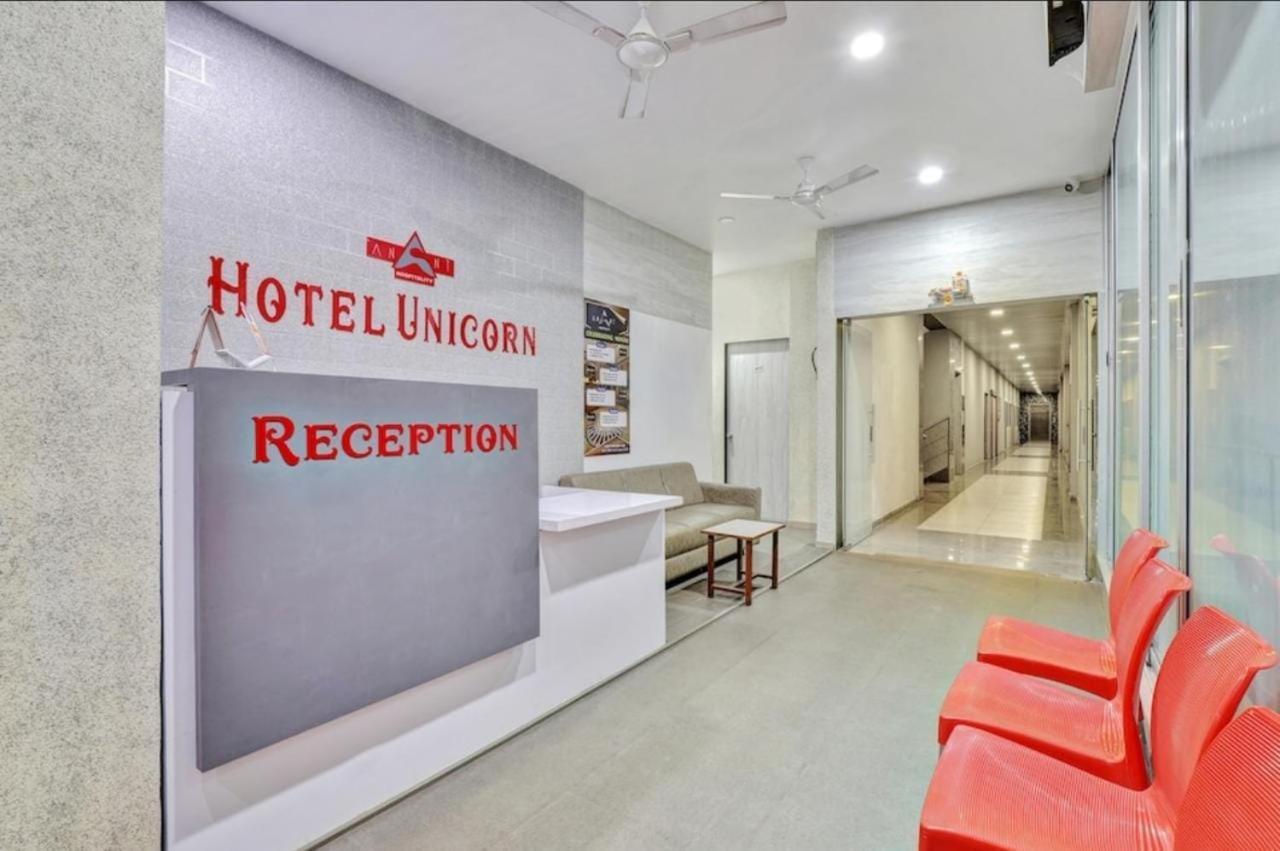 Hotel Unicorn, スーラト エクステリア 写真