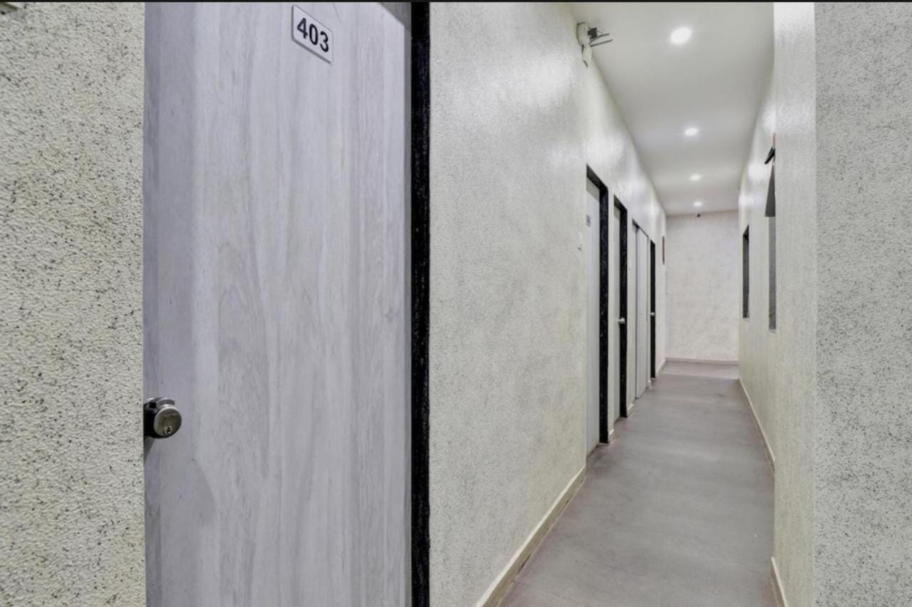 Hotel Unicorn, スーラト エクステリア 写真